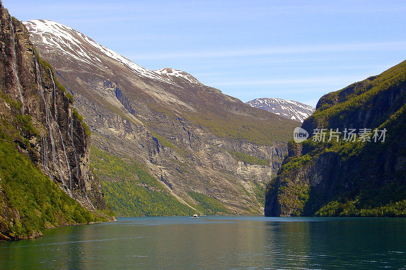 七姐妹瀑布来自挪威令人印象深刻的Geiranger峡湾by Ferry，挪威戏剧性的风景，斯堪的纳维亚-北欧国家